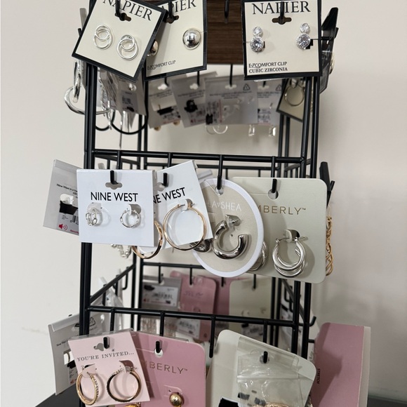 Earring Collection - Picture 7 of 8